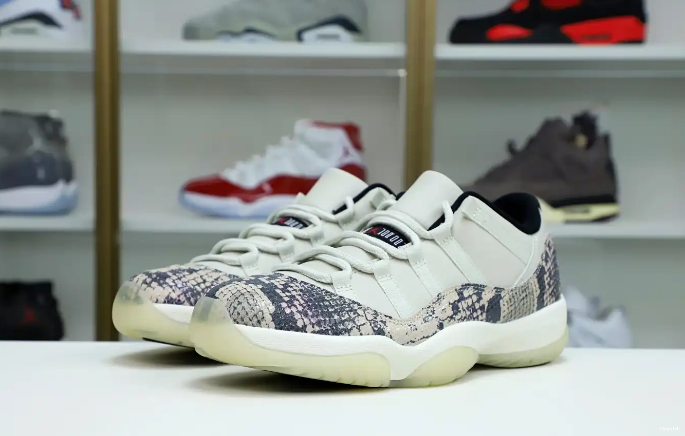JORDAN 11 BONE AIR SNAKESKIN LIGHT LOW 0511